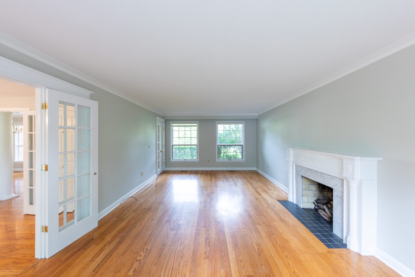 Living room toward the fireplace