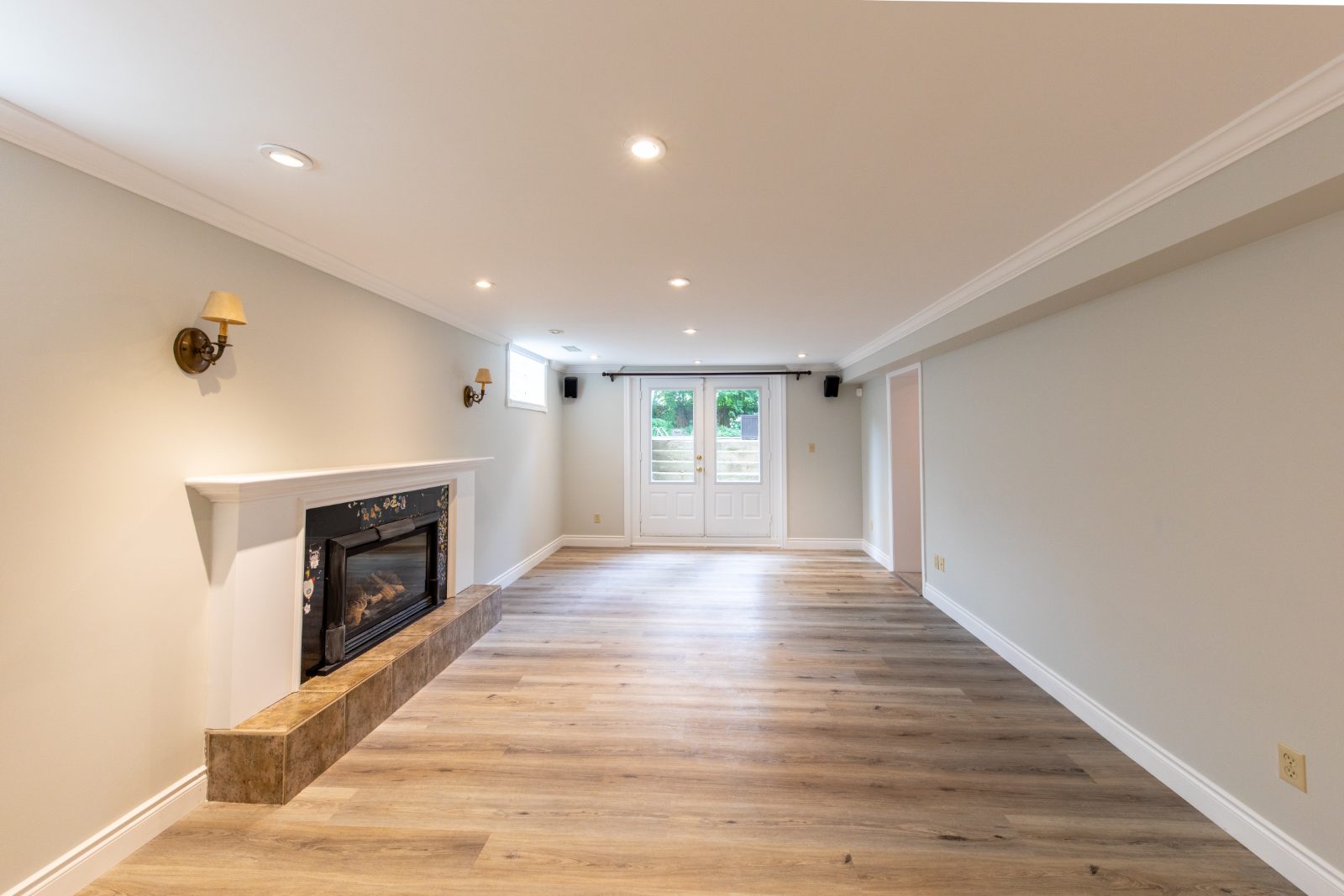 Finished lower level with fireplace