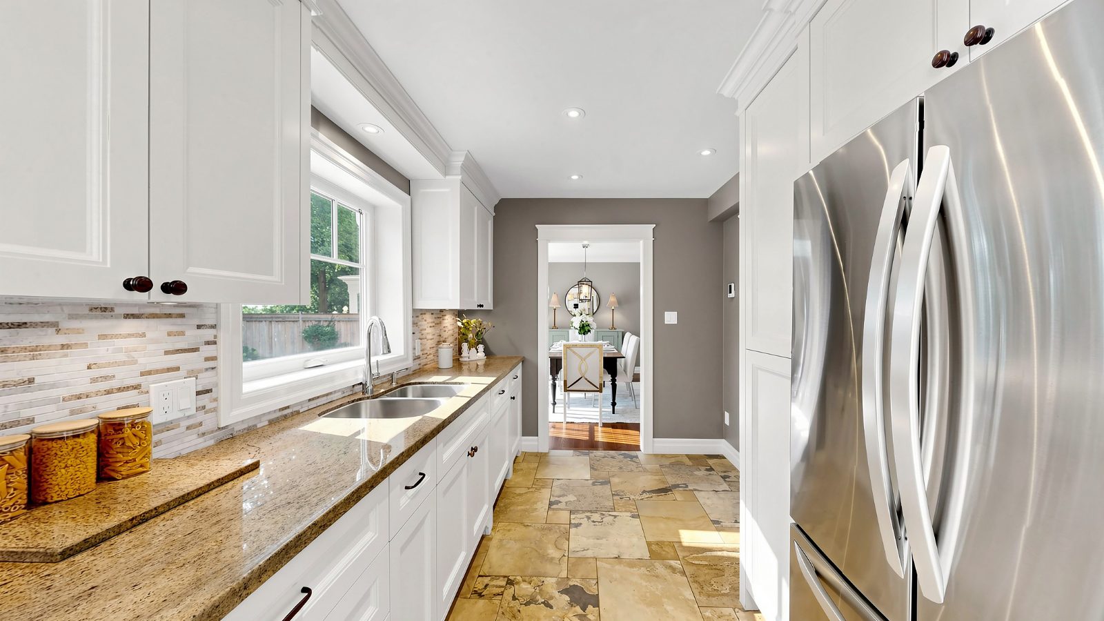 Kitchen toward the breakfast room