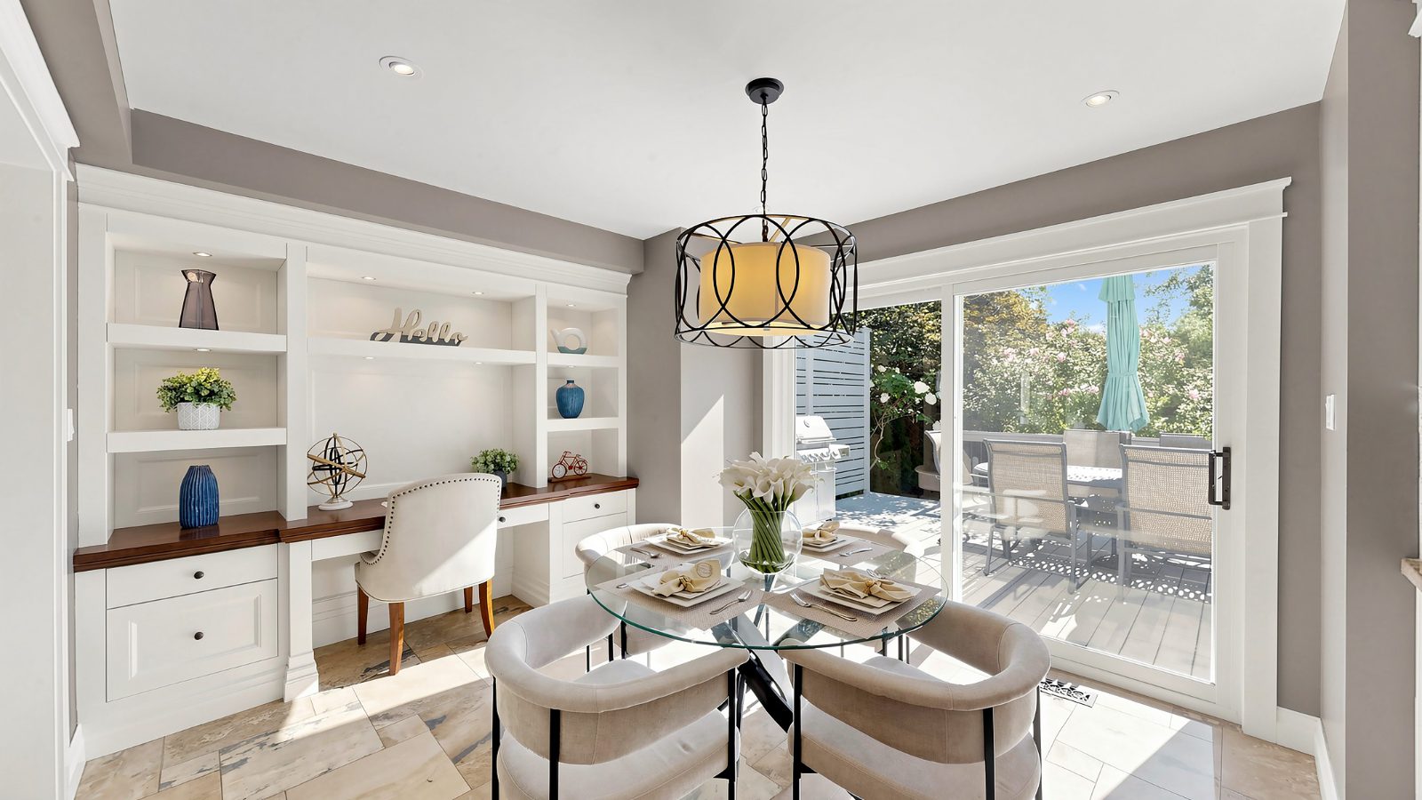 Breakfast room with built-ins