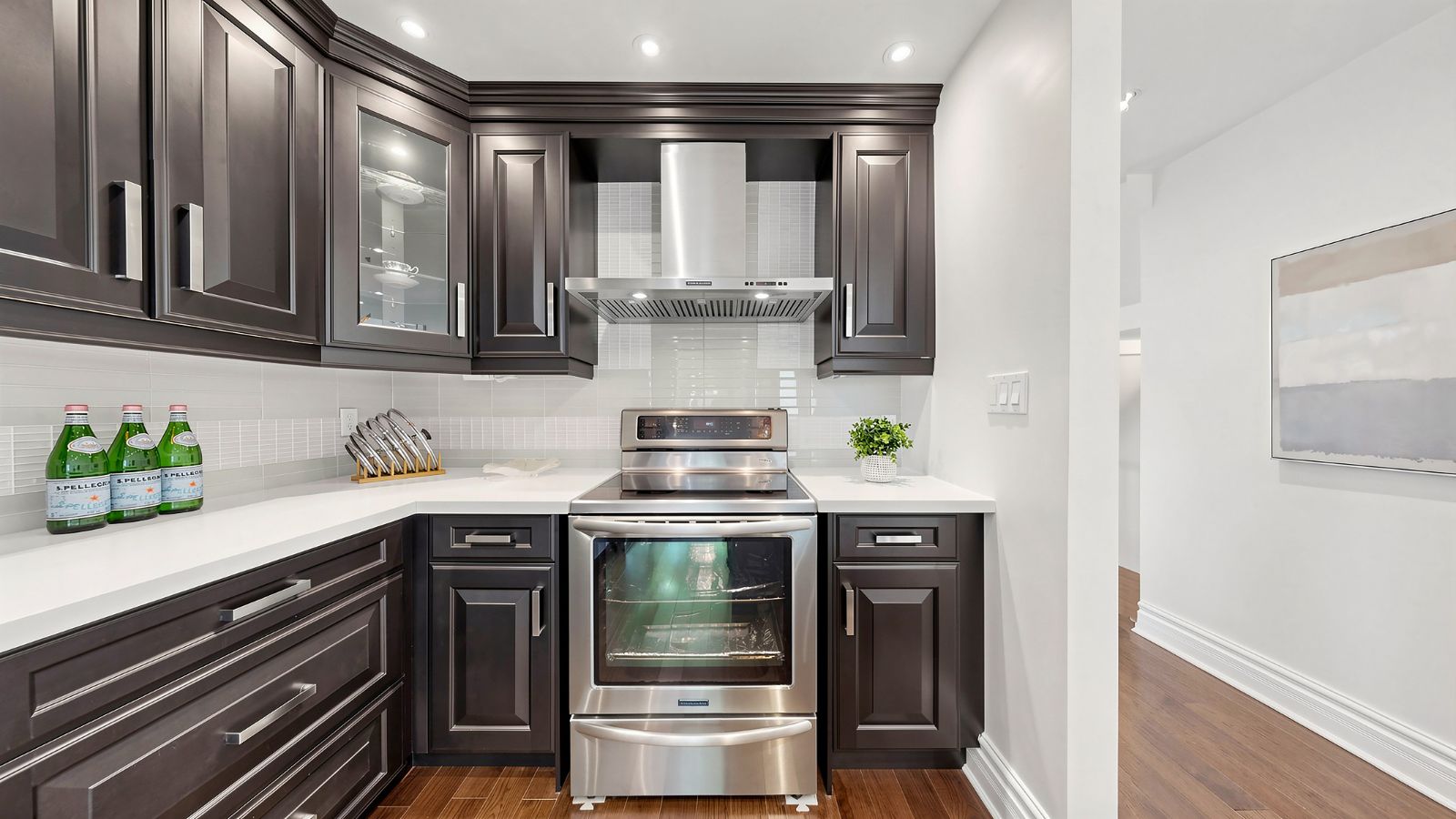 Range wall and cabinetry