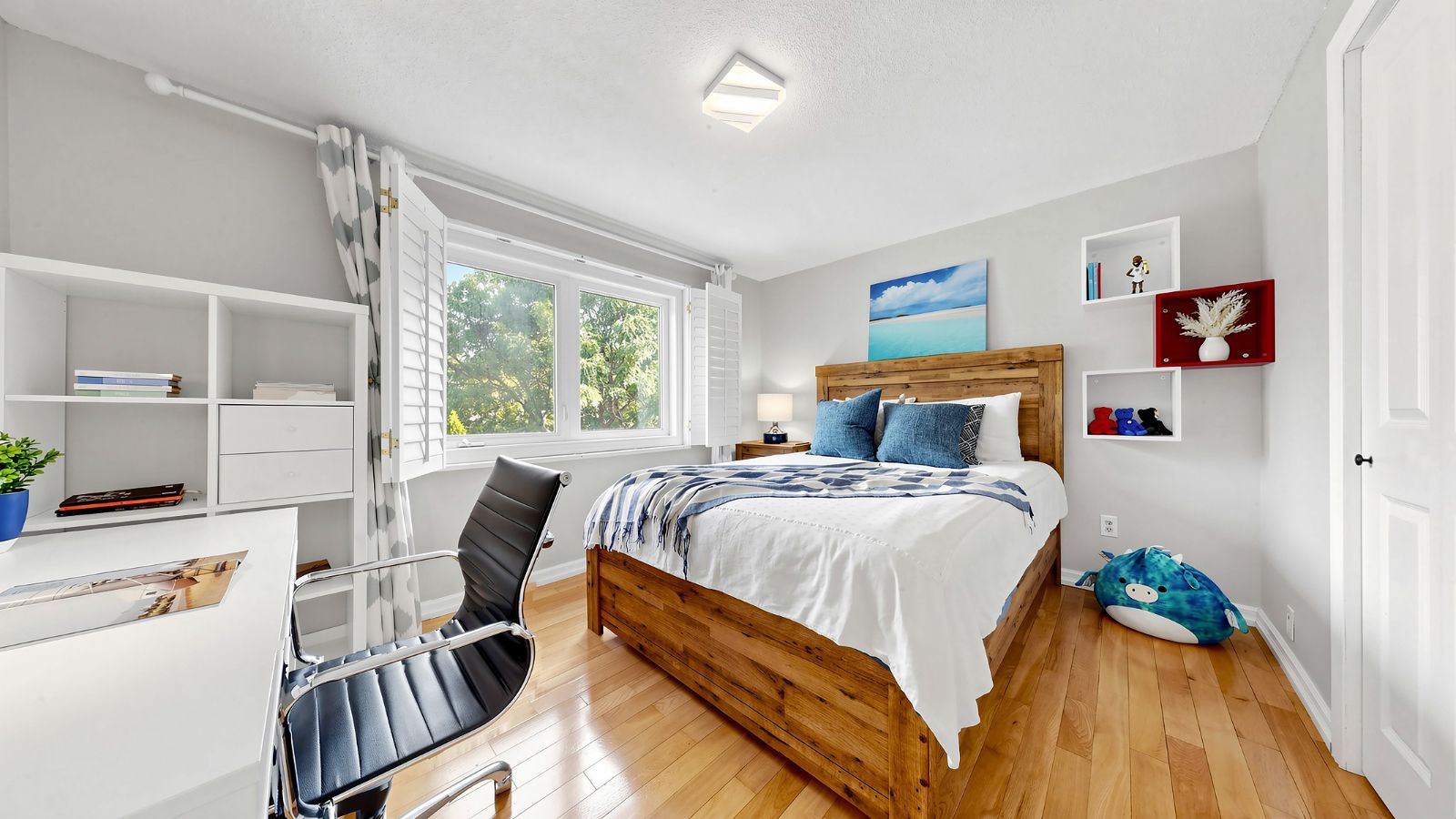 Third bedroom with desk