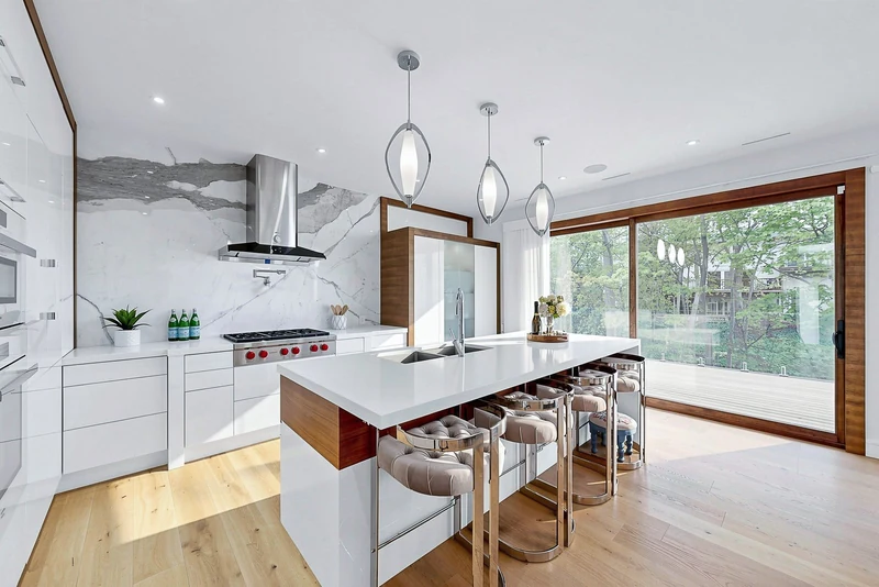 Kitchen island, marble and walnut, the sliding door to the terrace